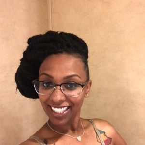 Meet your Posher, Laura